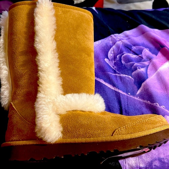 UGG Shoes - Women size 5 Ugg boots.